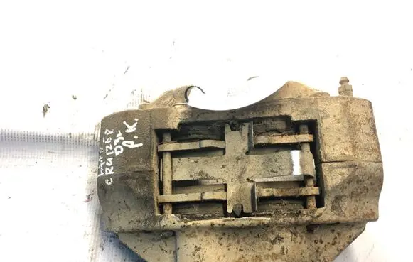Toyota Land Cruiser (HDJ90) Front brake caliper