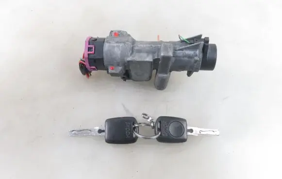 Skoda Octavia Mk1 (1U) Ignition lock 4B0905851B