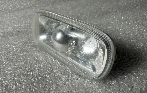 Front fender indicator light
