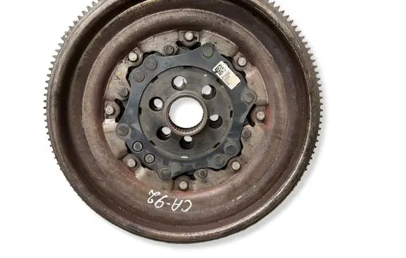 Skoda Octavia Mk3 (5E) Flywheel 04L105266AD 04L105266 0010975