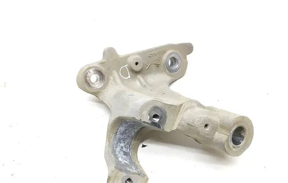 Engine mounting bracket