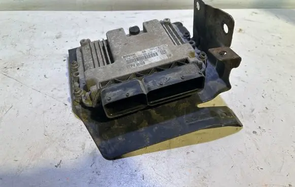 Opel Zafira B Engine control unit/module 0281013593 55205621