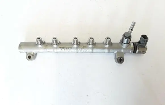 Volvo XC40 Fuel main line pipe 31303612