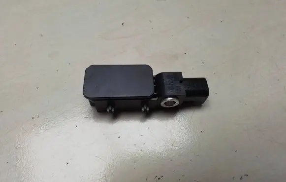 Mazda 6 Airbag deployment crash/impact sensor GJ6A57KC0 C2875ZMCQ582