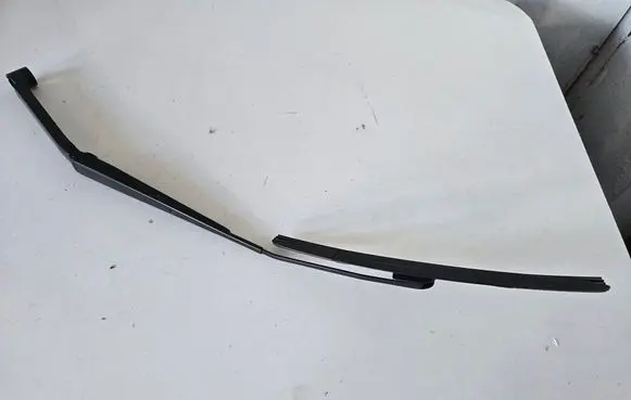 Nissan Leaf II (ZE1) Front wiper blade arm J902B3
