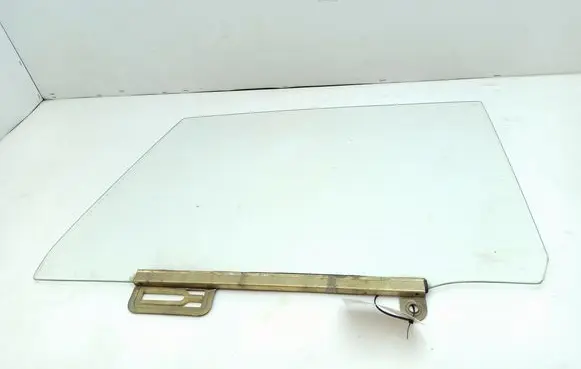 Volvo 240 Rear door window glass 77135000