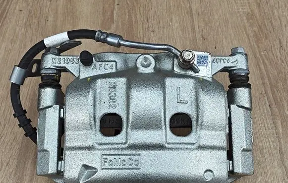 Volkswagen Amarok II Front brake caliper MB3C2011BE