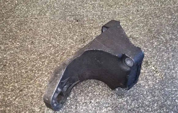 Audi A6 S6 C4 4A Engine mounting bracket 4A0199307G