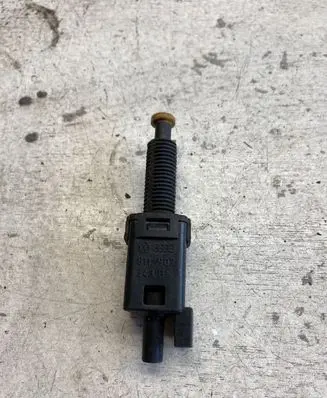 Audi A6 S6 C5 4B Brake pedal sensor switch 811907