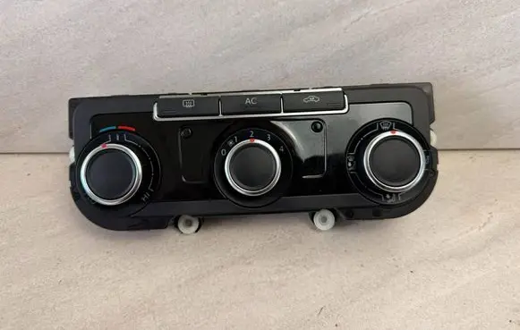 Volkswagen Jetta VI Climate control unit 7N0907426K 5HB009751