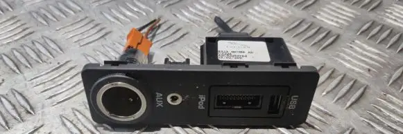 Jaguar XF X250 USB socket connector 8X2319C166