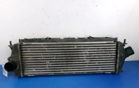 Opel Vivaro Intercooler radiator 93854162