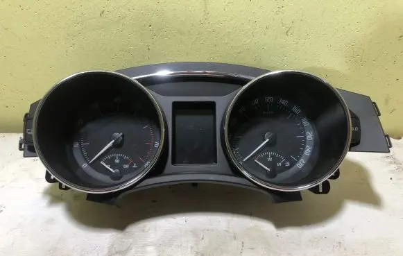 Skoda Superb B6 (3T) Speedometer (instrument cluster)