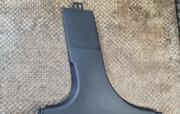 BMW 3 G20 G21 (B) pillar trim (bottom) 7433243