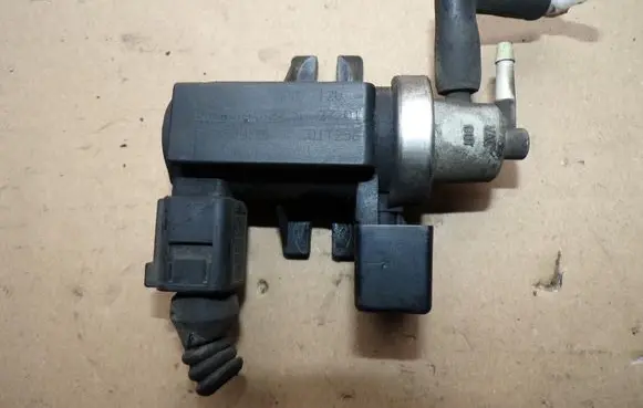 Audi A4 S4 B5 8D Sensor 8E0906627A