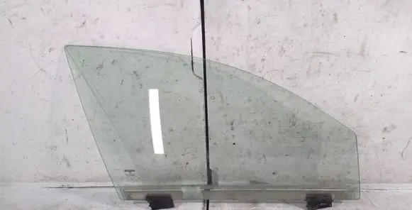 Chrysler Pacifica Front door window glass four-door