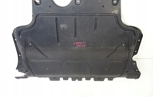 Seat Leon (5F) Engine splash shield/under tray 5Q0825236
