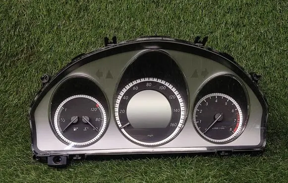 Speedometer (instrument cluster)