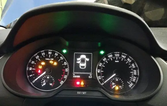 Speedometer (instrument cluster)