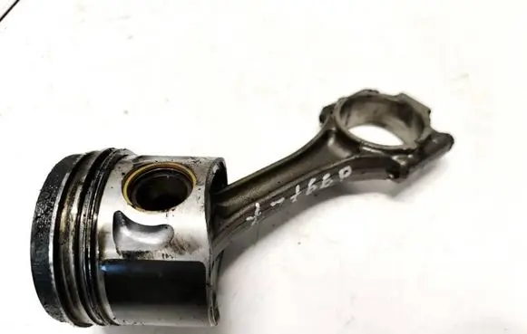 Volkswagen Caddy Piston with connecting rod 038G