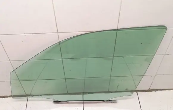 Mercedes-Benz ML W163 Front door window glass four-door A1637200118