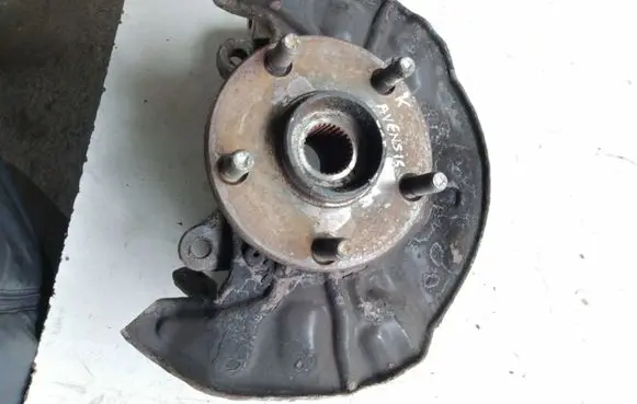 Toyota Avensis T250 Front wheel hub