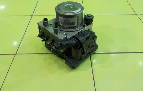 Nissan Juke I F15 ABS Pump 476601KK0B