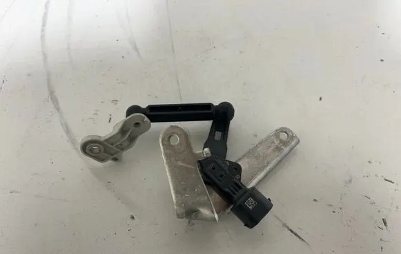 BMW X7 G07 Rear air suspension level height sensor 6895467 6887834