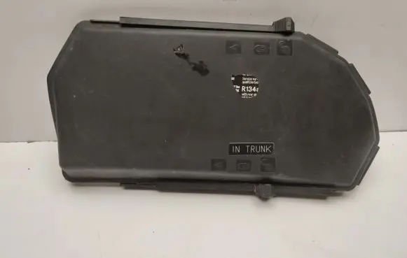 Mercedes-Benz S W220 Fuse box cover A2205400182