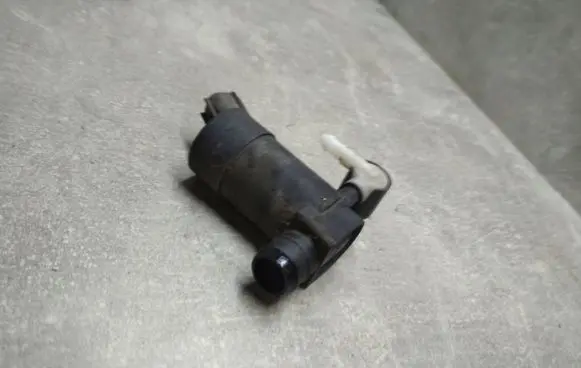 Ford Mondeo MK IV Windscreen/windshield washer pump 1S7117K624FE