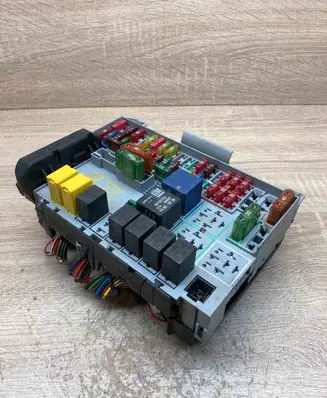 Opel Astra G Fuse module 90589965
