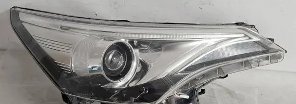 Toyota Avensis T270 Headlight/headlamp 8113005380