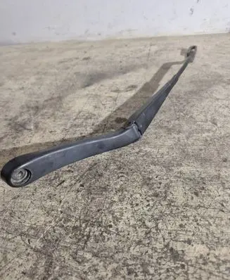 Mercedes-Benz CLK A208 C208 Front wiper blade arm 181267