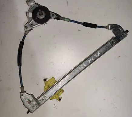 Rear door manual window regulator
