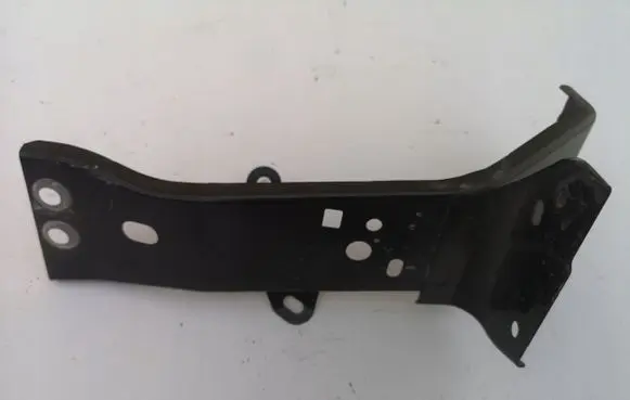 Mazda 3 III Fender mounting bracket