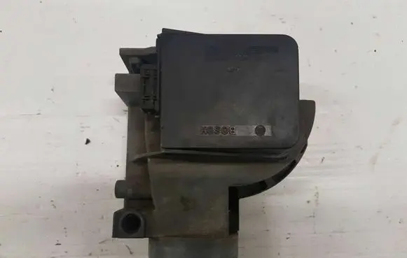 Volkswagen Golf I Mass air flow meter 037906301 0280202106 037906301C