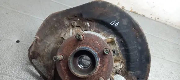 Mazda 3 I Front wheel hub