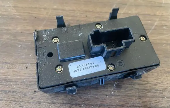 Ford Mondeo Mk III Electric window control switch 1S7T14A132BD