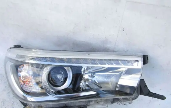 Toyota Hilux (AN120, AN130) Headlight/headlamp