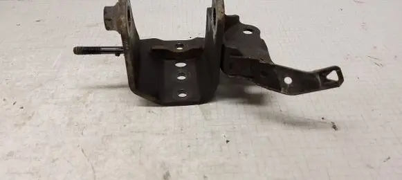 Toyota Verso Engine mounting bracket