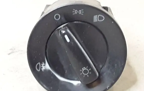 Volkswagen Golf IV Light switch 1C0941531