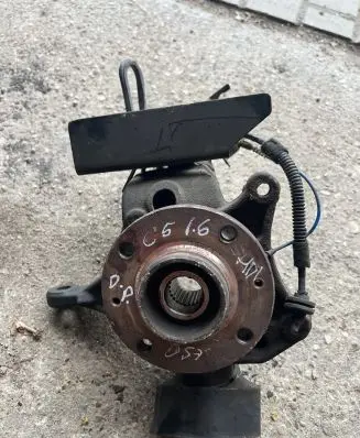 Front wheel hub spindle knuckle