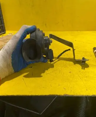 Volkswagen PASSAT B6 Horn signal 3C0951223