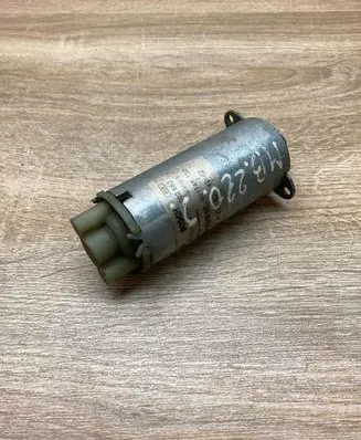 Mercedes-Benz S W220 Seat adjustment motor A2208204942