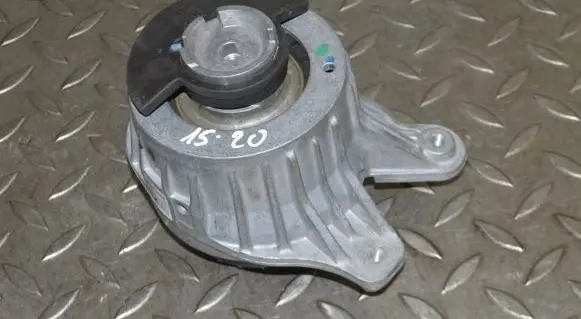 Mercedes-Benz C W205 Engine mount bracket A2052400200