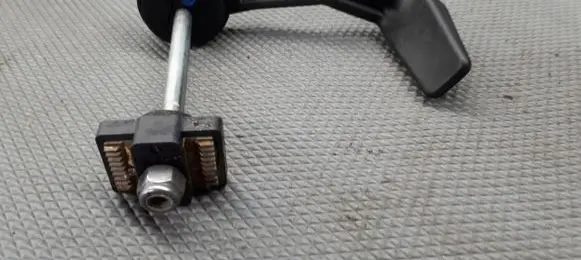 Renault Clio II Engine bonnet (hood) release handle