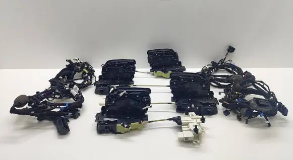 BMW 7 G11 G12 Front door soft close latching motor 7477702 747770201 51217477702