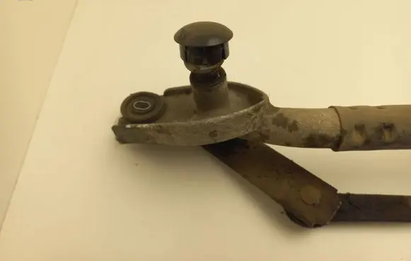 Chrysler 300 - 300C Front wiper linkage and motor 04805711AA