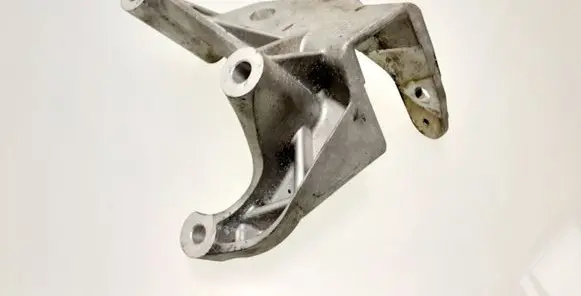 Volvo XC90 Engine mounting bracket 31430470