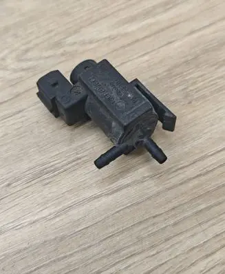 Volvo XC90 Turbo solenoid valve 30611668 72224010